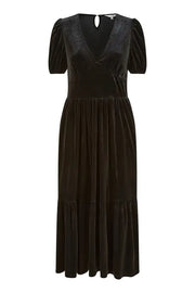 Yumi Black Velvet Midi Dress
